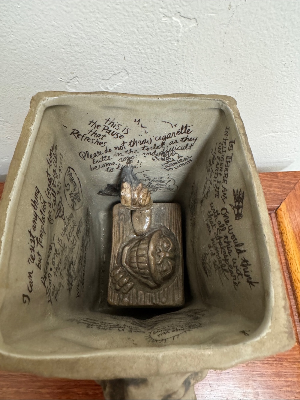 Vintage 1973 Outhouse Mug - RARE Kitsch Humor Collectible - Picture 5 of 8
